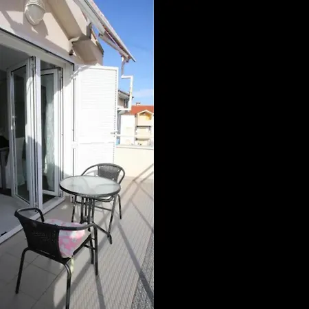 Deluxe Toni - One Bedroom With Balcony *