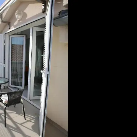 Deluxe Toni - One Bedroom With Balcony *