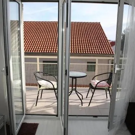 Deluxe Toni - One Bedroom With Balcony *