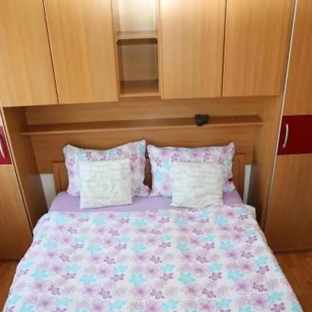 Deluxe Toni - One Bedroom With Balcony *