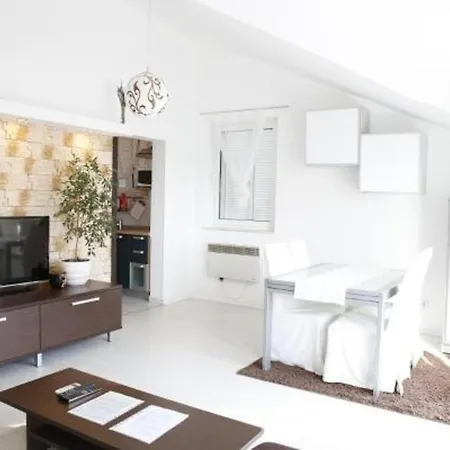 Deluxe Toni - One Bedroom With Balcony